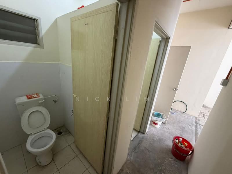 Shop for Sale in Taman Seri Sejahtera (Bukit Mertajam) - Nick Lim - Bathroom - PropertyGuru.com.my