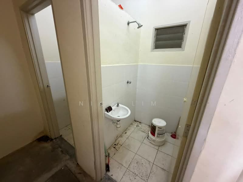 Shop for Sale in Taman Seri Sejahtera (Bukit Mertajam) - Nick Lim - Bathroom - PropertyGuru.com.my