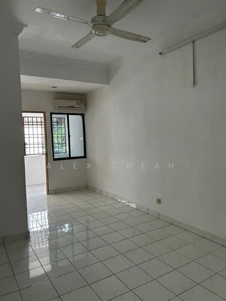 2-storey Terraced House for Sale in Teluk Kumbar (Penang) - Alex Cheah - Living Room - PropertyGuru.com.my