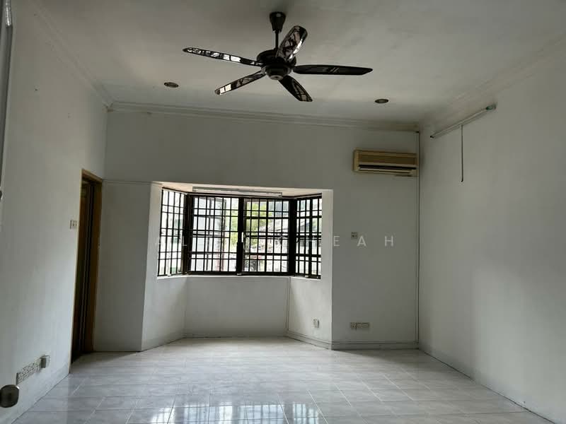 2-storey Terraced House for Sale in Teluk Kumbar (Penang) - Alex Cheah - Living Room - PropertyGuru.com.my