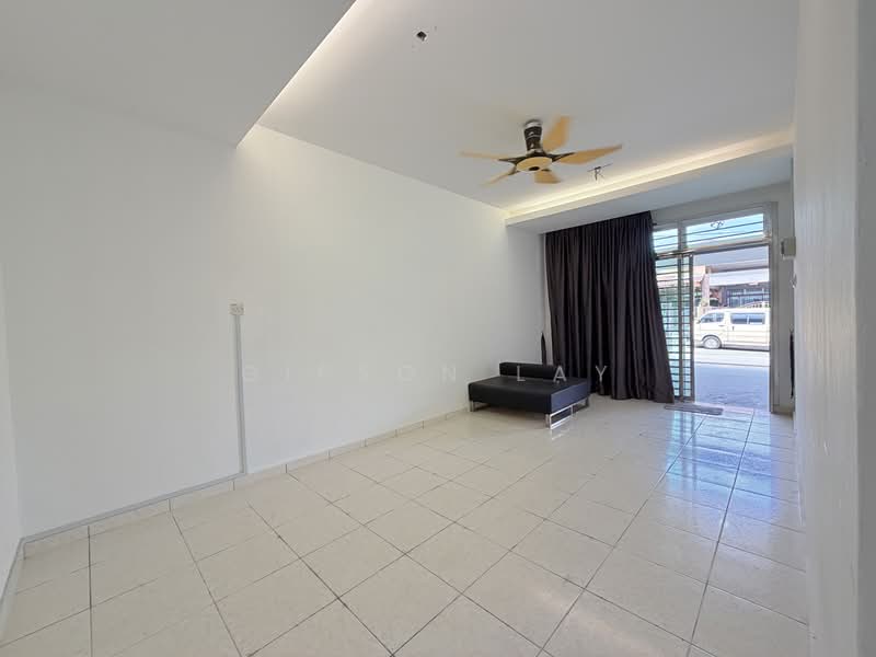 1-storey Terraced House for Sale in Batu Pahat (Johor) - Gipson Lay - Living Room - PropertyGuru.com.my