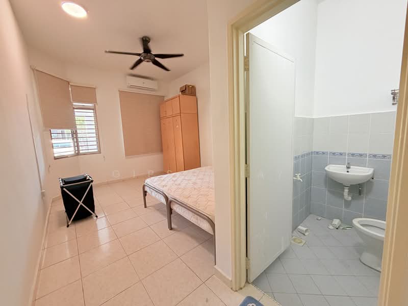 1-storey Terraced House for Sale in Batu Pahat (Johor) - Gipson Lay - Bedroom - PropertyGuru.com.my