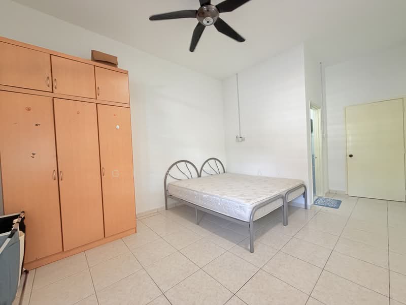 1-storey Terraced House for Sale in Batu Pahat (Johor) - Gipson Lay - Bedroom - PropertyGuru.com.my