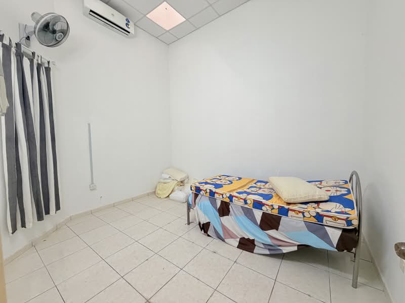 1-storey Terraced House for Sale in Batu Pahat (Johor) - Gipson Lay - Bedroom - PropertyGuru.com.my