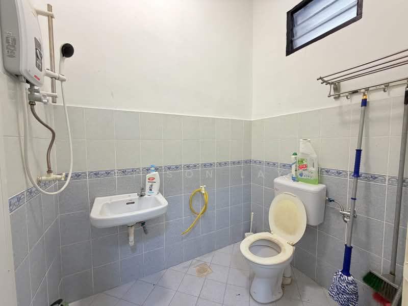 1-storey Terraced House for Sale in Batu Pahat (Johor) - Gipson Lay - Bathroom - PropertyGuru.com.my