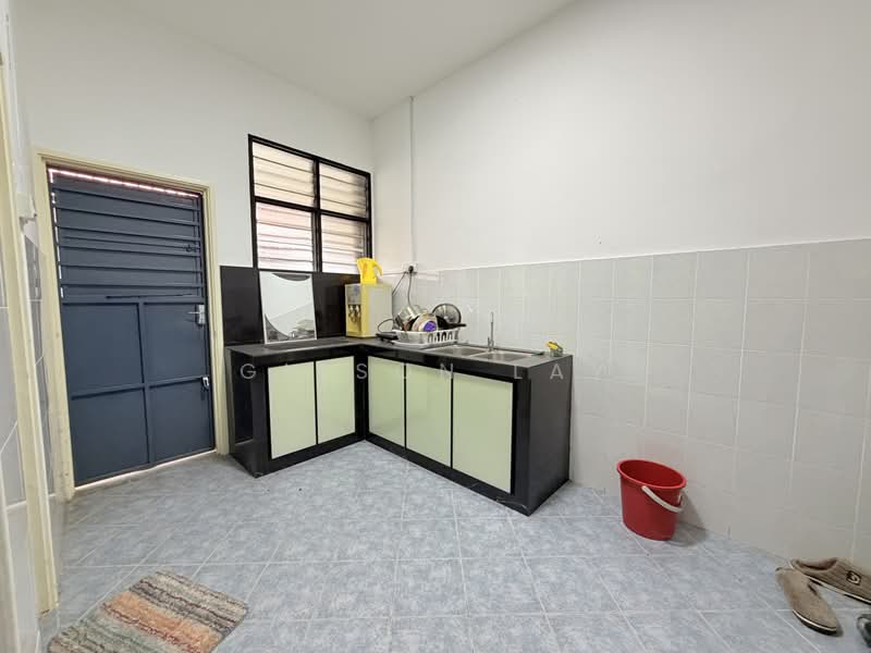 1-storey Terraced House for Sale in Batu Pahat (Johor) - Gipson Lay - Kitchen - PropertyGuru.com.my