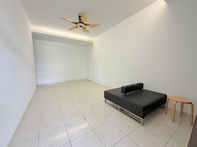 1-storey Terraced House for Sale in Batu Pahat (Johor) - Gipson Lay - Living Room - PropertyGuru.com.my
