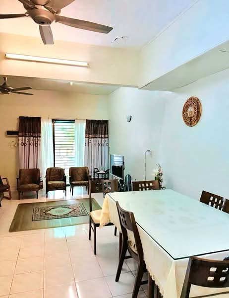 Rumah Teres untuk Dijual di Island Glades (Jelutong) - Kelvin Lim - Living Room - PropertyGuru.com.my