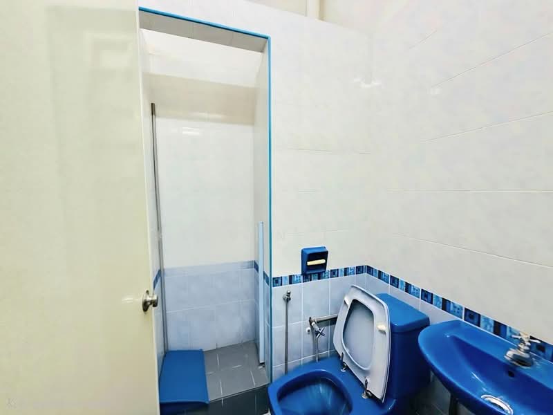 Rumah Teres untuk Dijual di Island Glades (Jelutong) - Kelvin Lim - Bathroom - PropertyGuru.com.my