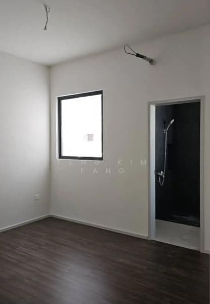3-storey Terraced House for Sale in Taman Bukit Serdang (Seri Kembangan) - Teng Kim Fang - Bedroom - PropertyGuru.com.my