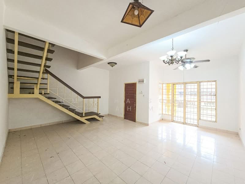 Taman Desaria untuk Untuk Dijual - RM 415,000, Apr 2026 - Living Room - PropertyGuru.com.my