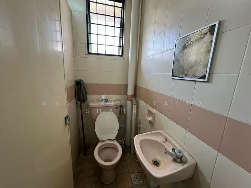 Tadisma Business Park untuk Untuk Dijual - RM 1,300,000, Mac 2026 - Bathroom - PropertyGuru.com.my