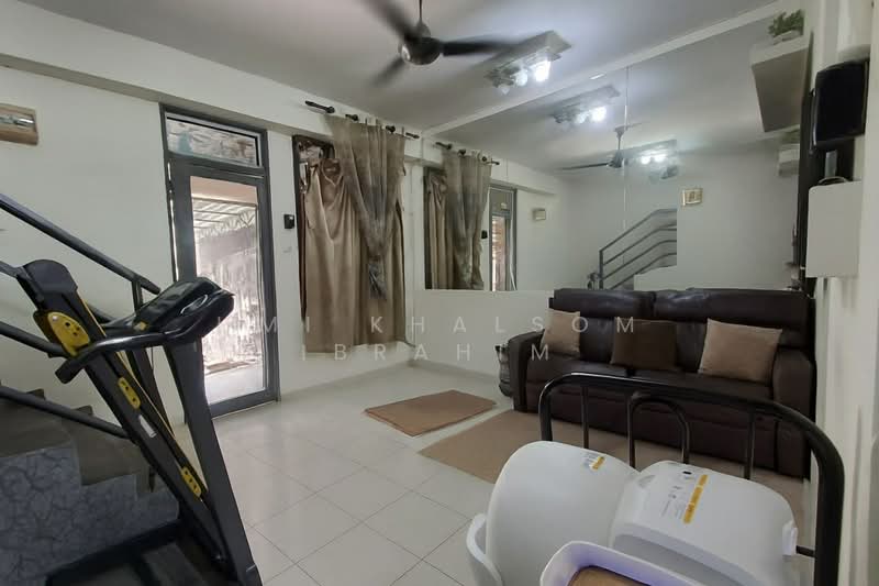 Taman Salak Perdana untuk Untuk Disewa - RM 1,400 /bulan, Mac 2026 - Living Room - PropertyGuru.com.my