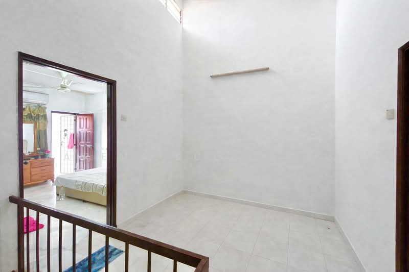 Taman Sri Muda untuk Untuk Dijual - RM 350,000, Mac 2026 - Bedroom - PropertyGuru.com.my