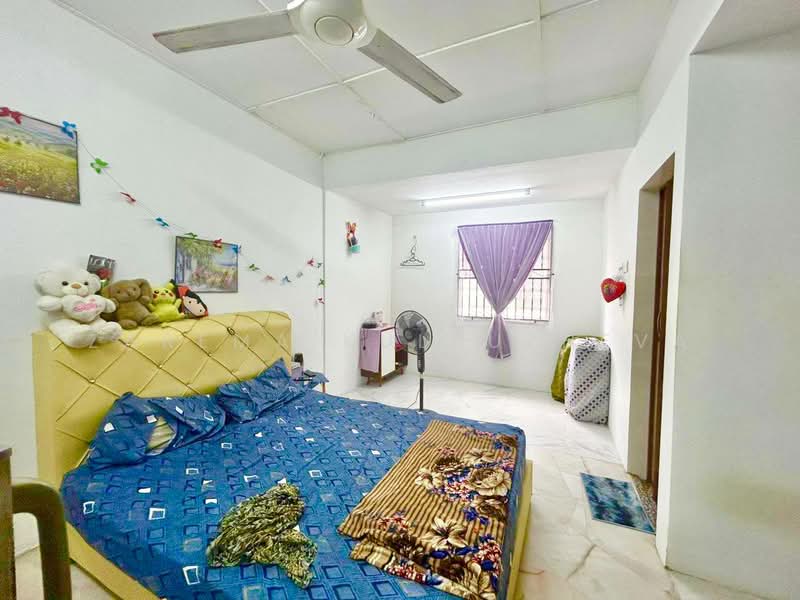 Taman Sri Muda untuk Untuk Dijual - RM 350,000, Mac 2026 - Bedroom - PropertyGuru.com.my