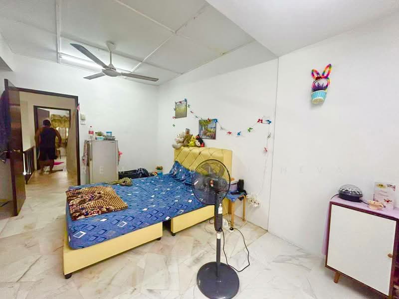 Taman Sri Muda untuk Untuk Dijual - RM 350,000, Mac 2026 - Bedroom - PropertyGuru.com.my