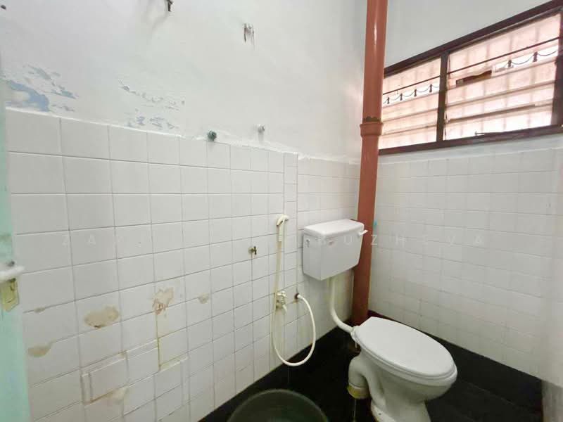 Taman Sri Muda untuk Untuk Dijual - RM 350,000, Mac 2026 - Bathroom - PropertyGuru.com.my