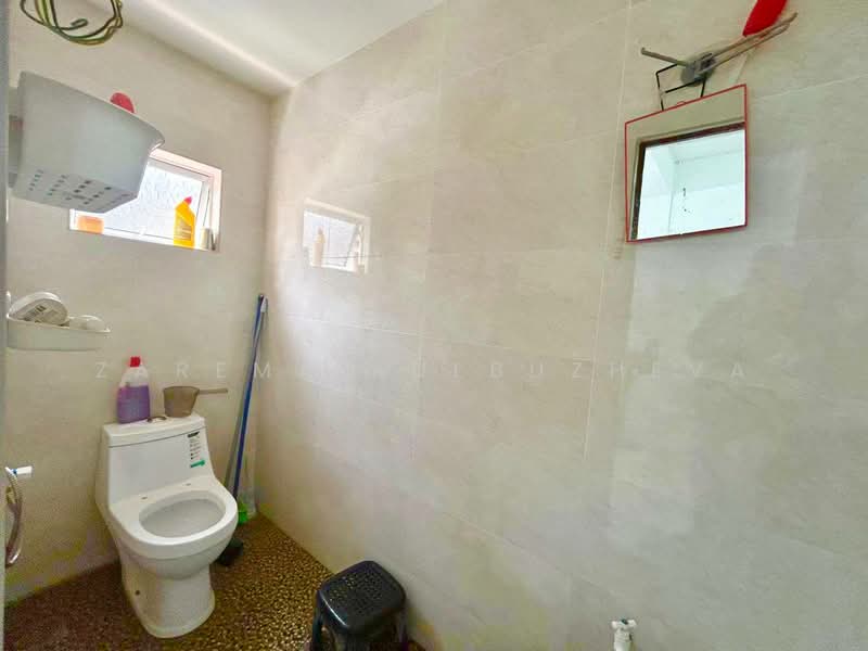 Taman Sri Muda untuk Untuk Dijual - RM 350,000, Mac 2026 - Bathroom - PropertyGuru.com.my