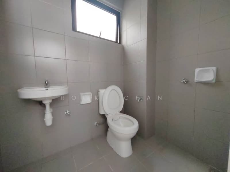 Semi-Detached House for Sale in Rawang (Selangor) - Rocky Chan - Bathroom - PropertyGuru.com.my