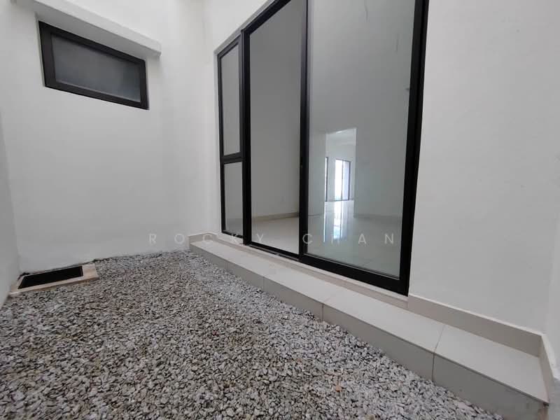 Semi-Detached House for Sale in Rawang (Selangor) - Rocky Chan - Exterior - PropertyGuru.com.my