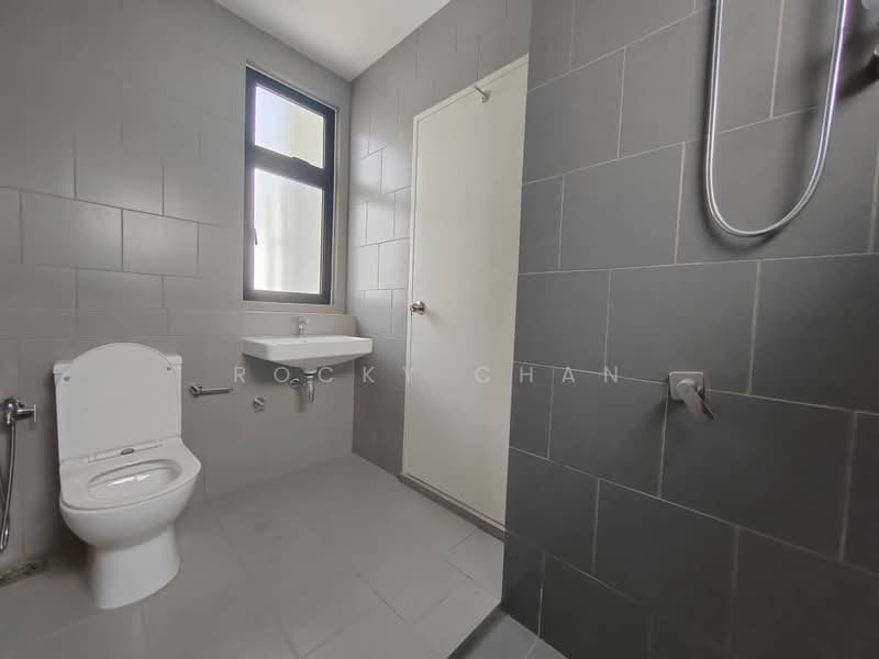 Semi-Detached House for Sale in Rawang (Selangor) - Rocky Chan - Bathroom - PropertyGuru.com.my