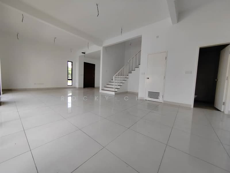 Semi-Detached House for Sale in Rawang (Selangor) - Rocky Chan - Living Room - PropertyGuru.com.my