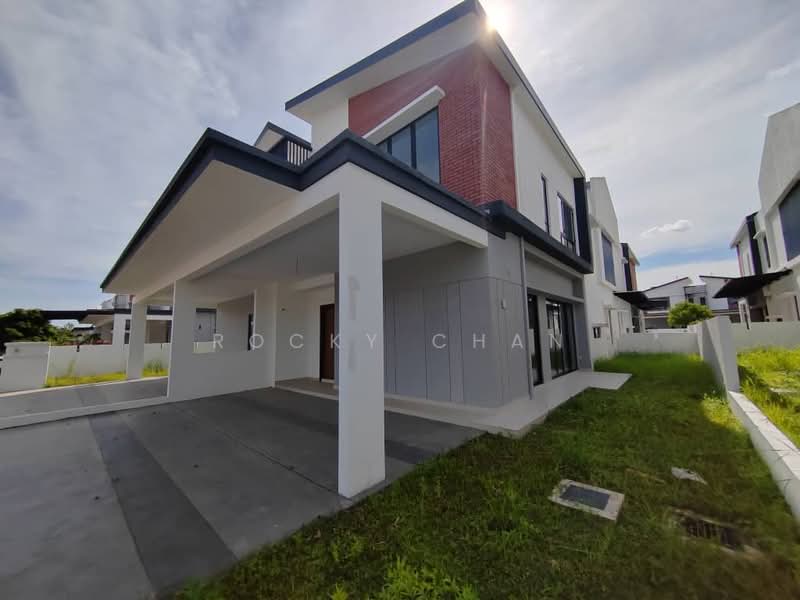 Semi-Detached House for Sale in Rawang (Selangor) - Rocky Chan - Exterior - PropertyGuru.com.my