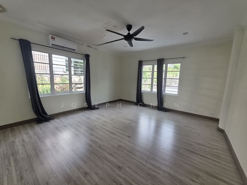 Rumah Berkembar untuk Dijual di Shah Alam (Selangor) - Joseph Chan - Upstairs Room - PropertyGuru.com.my
