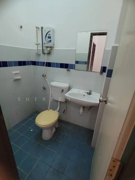 Bungalow for Rent in Taman Setia Indah (Tebrau) - Shereen Wong - Bathroom - PropertyGuru.com.my