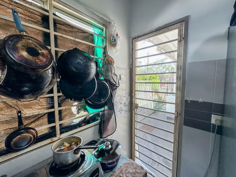 2.5-storey Terraced House for Sale in Bandar Baru Bangi (Selangor) - Zarema Kulbuzheva - Kitchen - PropertyGuru.com.my