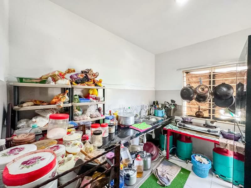 2.5-storey Terraced House for Sale in Bandar Baru Bangi (Selangor) - Zarema Kulbuzheva - Kitchen - PropertyGuru.com.my