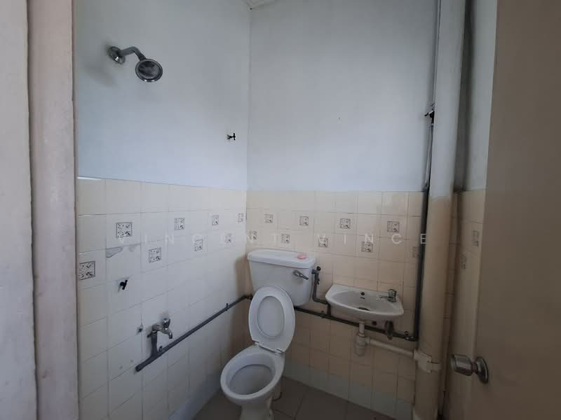 Mewah Court (Ampang) untuk Untuk Dijual - RM 150,000, Mac 2026 - Bathroom - PropertyGuru.com.my