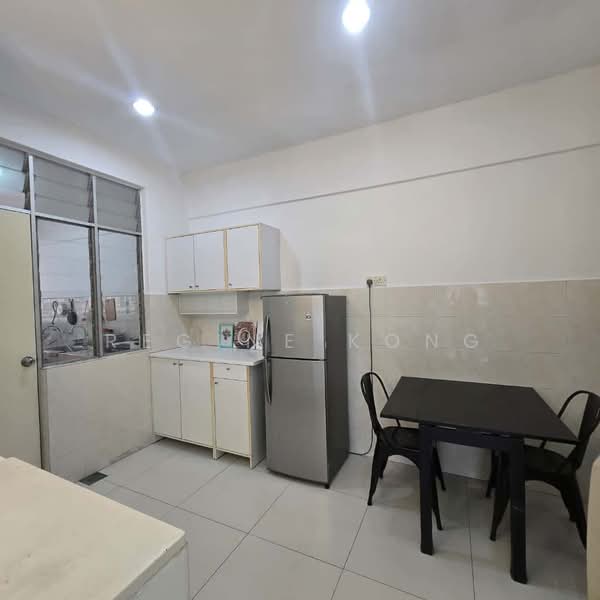 Apartment for Sale at D'shire Villa - Regine Kong - Kitchen - PropertyGuru.com.my
