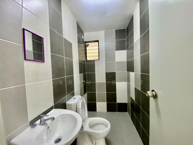Service Residence for Sale at Residensi Mutiara Kajang 2 - Firdaus Dauz - Bathroom - PropertyGuru.com.my
