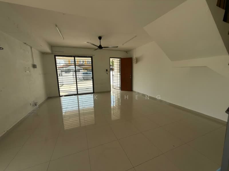 2-storey Terraced House for Sale in Bandar Tasik Puteri (Rawang) - Jack Cheng - Living Room - PropertyGuru.com.my