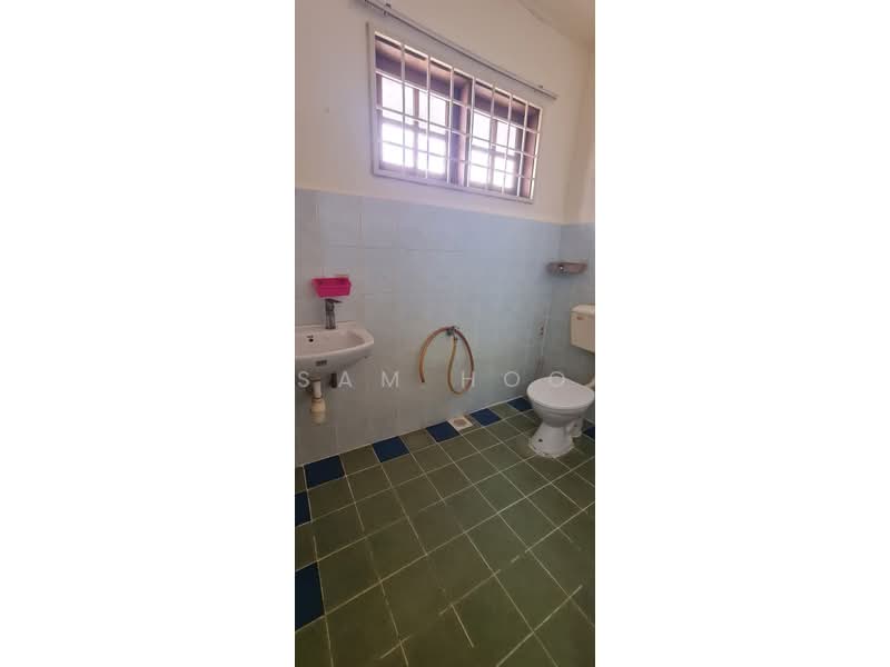 Townhouse for Rent in Sungai Buloh (Selangor) - Sam Hoo - Bathroom - PropertyGuru.com.my