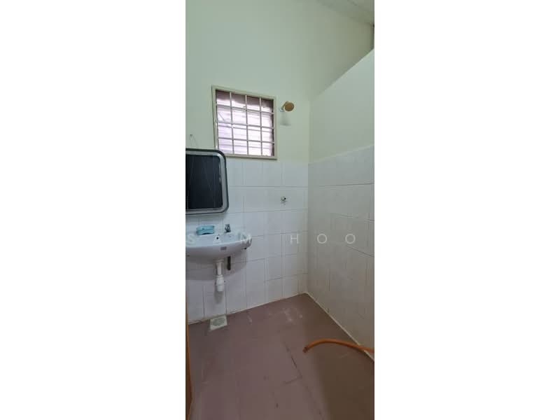Townhouse for Rent in Sungai Buloh (Selangor) - Sam Hoo - Bathroom - PropertyGuru.com.my