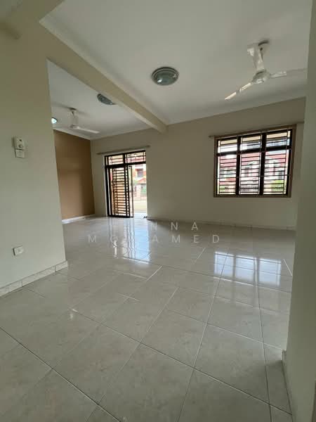 2-storey Terraced House for Sale in Taman Damansara Aliff (Tampoi) - Hanna Mohamed - Living Room - PropertyGuru.com.my