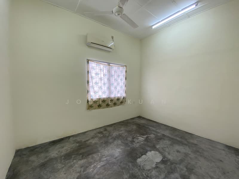 1-storey Terraced House for Rent in Taman Sunlight (Ipoh) - Jodie Kuan - Bedroom 2 - PropertyGuru.com.my