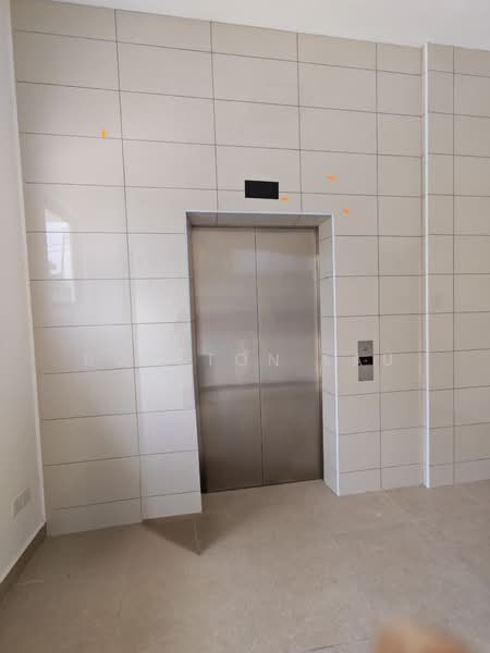 Warehouse for Rent in Petaling Jaya (Selangor) - Royston Lau - Passengers Lift - PropertyGuru.com.my