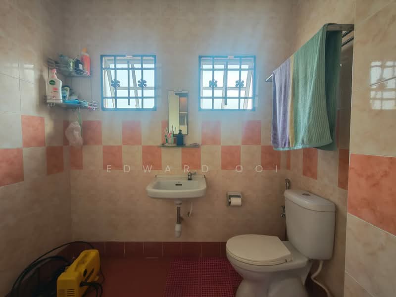 Rumah Teres 2 Tingkat untuk Dijual di Taman Angkasa Indah (Kajang) - Edward Ooi - Bathroom - PropertyGuru.com.my