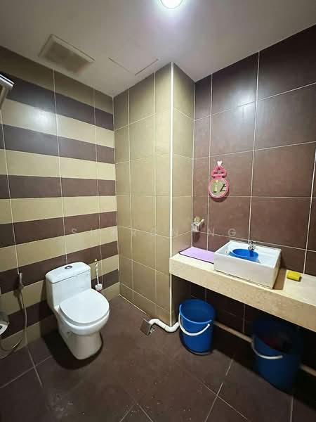 Service Residence for Sale at D'Inspire Residence (Inspira Bestari) - Sharon Ng - Bathroom - PropertyGuru.com.my