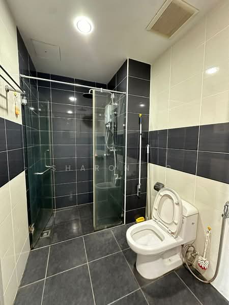 Service Residence for Sale at D'Inspire Residence (Inspira Bestari) - Sharon Ng - Bathroom - PropertyGuru.com.my