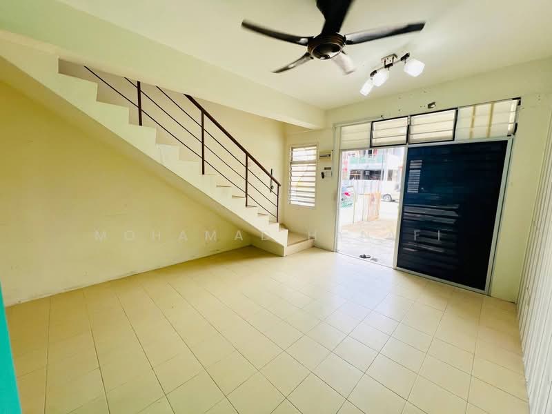 2-storey Terraced House for Sale in Bandar Baru Salak Tinggi (Sepang) - Mohamad Hanafi - Living Room - PropertyGuru.com.my