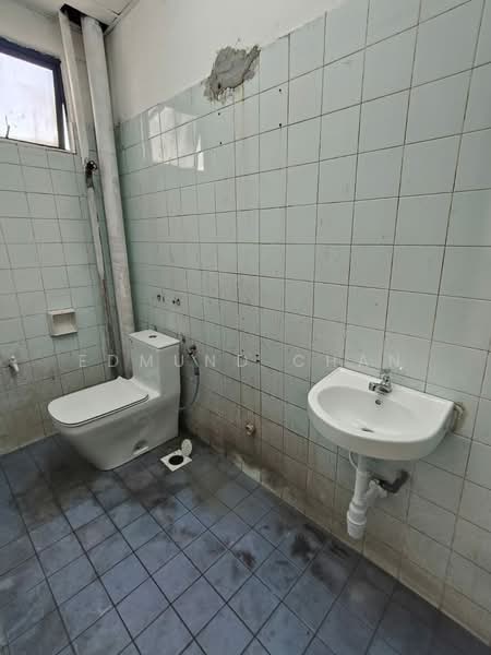 Factory for Rent in Meru (Klang) - Edmund Chan - Bathroom - PropertyGuru.com.my