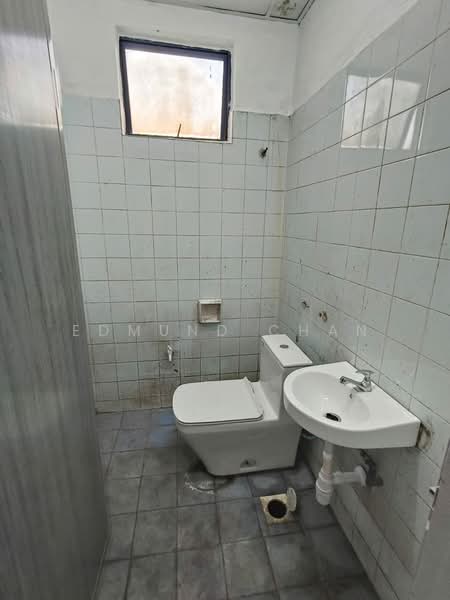 Factory for Rent in Meru (Klang) - Edmund Chan - Bathroom - PropertyGuru.com.my