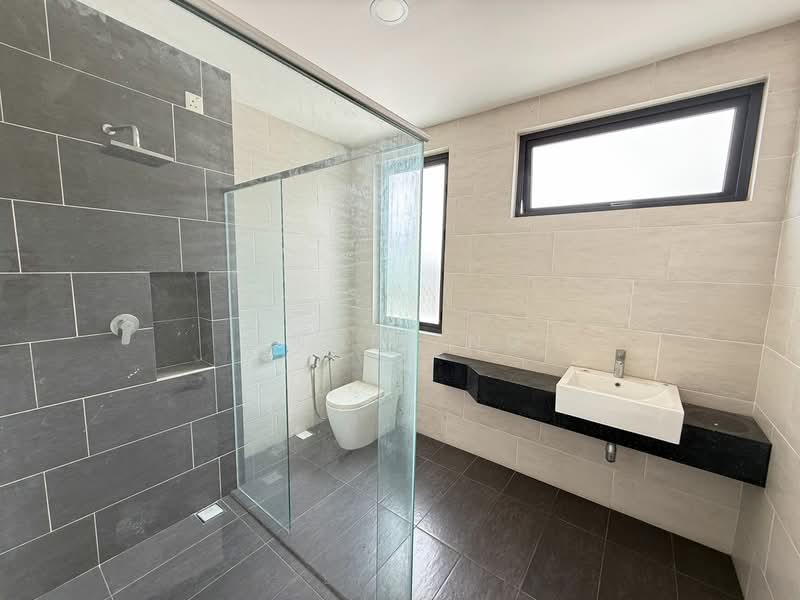 Taman Semenyih Mewah untuk Untuk Dijual - RM 988,000, Mac 2026 - Bathroom - PropertyGuru.com.my