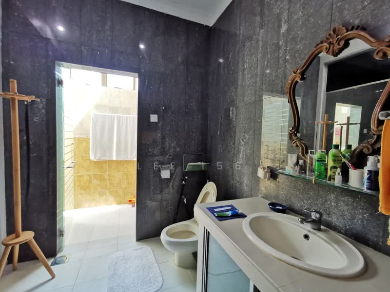Rumah Berkembar untuk Dijual di Ampang Jaya (Ampang) - Lee 156 - Bathroom - PropertyGuru.com.my
