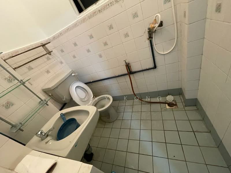 Apartment for Sale at Sri Damansara Court - Jenny Kong - Bathroom - PropertyGuru.com.my