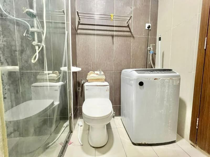 Service Residence for Sale at D'Secret Garden (Pangsapuri Kempas Indah) - Yvonne Lim - Bathroom - PropertyGuru.com.my